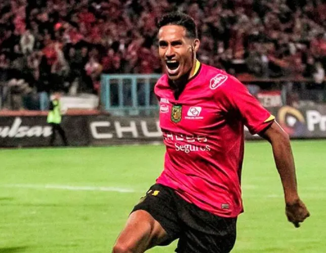 (FOTO) VUELVE EL GOLEADOR: Deportivo Cuenca convocó a Raúl Becerra