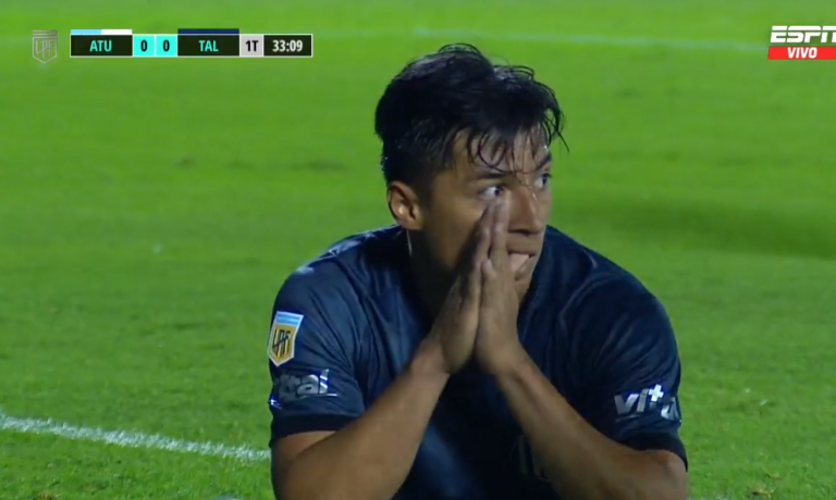 (VIDEO) INCREÍBLE: Alan Franco se perdió un gol insólito en Argentina