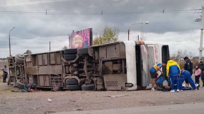 (VIDEO) Tragedia en Argentina: Accidente de un bus con hinchas de Boca, una persona fallecida
