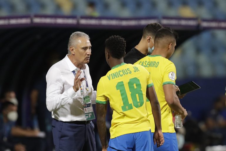 Tite se vuelca con Vinicius: “Regatea, baila, brilla y sigue siendo tú”