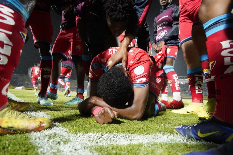 (FOTOS-VIDEO) FIESTA ‘MILITAR’: Las postales del ascenso de El Nacional