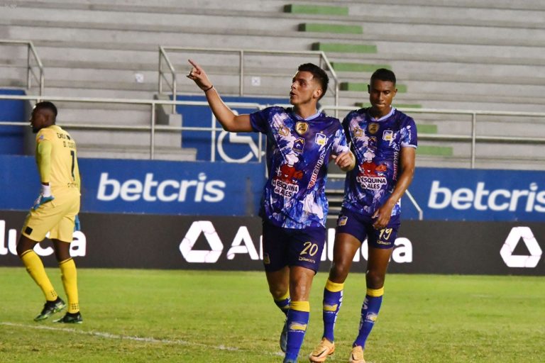 A SUDAMERICANA: Delfín derrotó a Universidad Católica en Manta