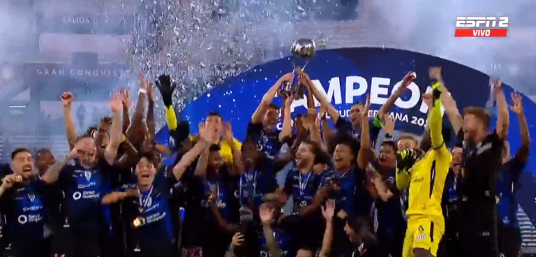 (VIDEO) CON MUCHA EUFORIA: IDV alzó la copa de la Sudamericana