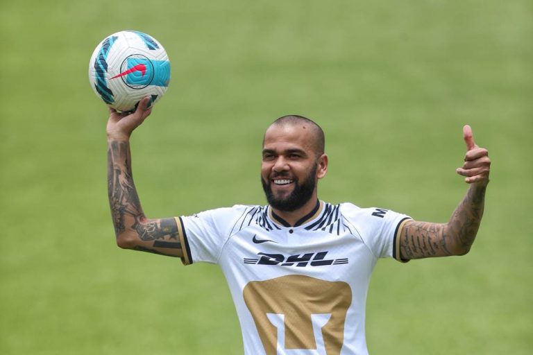 Dani Alves está interesado en adquirir club de la tercera división de Portugal