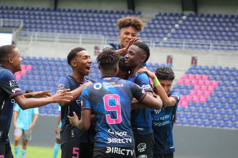 ¡¡10-0 EN EL GLOBAL!! IDV sub-15 se coronó campeón aplastando a Emelec en la final