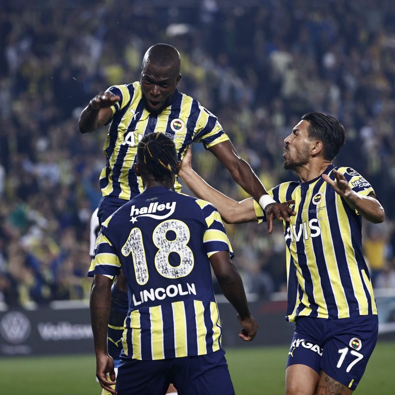 (VIDEO) Sigue la racha en Turquía: HAT-TRICK de Enner Valencia con el Fenerbahçe