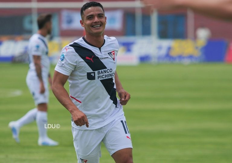 Alexander Alvarado continuará en LDU