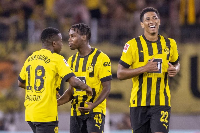 (VIDEO) Borussia Dortmund goleó por 5-0 a Sttutgart en Bundesliga