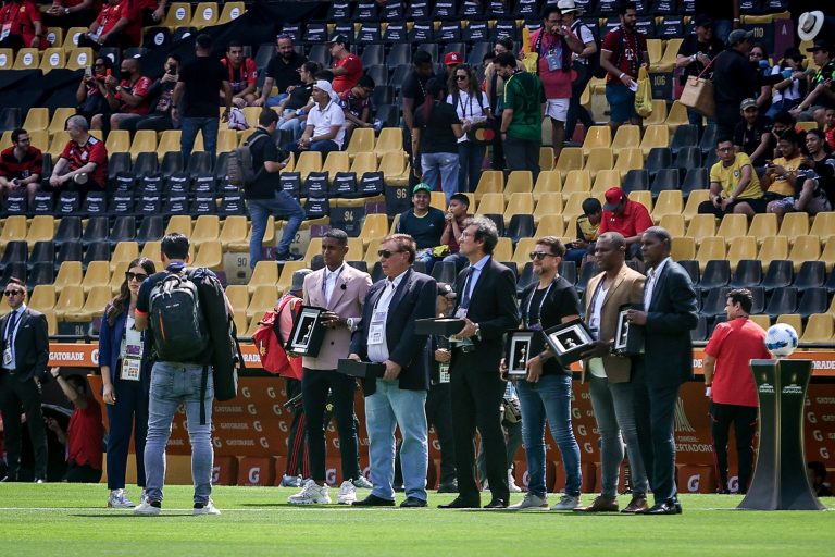 (FOTO) Conmebol premió a Fidel Martínez por ser el goleador de la Libertadores 2020
