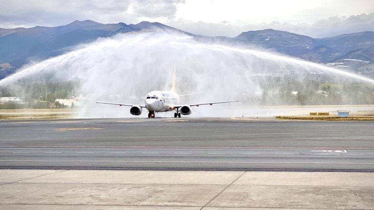 (VIDEO) ¡Llegaron los campeones! Así fue el recibimiento de IDV en Quito