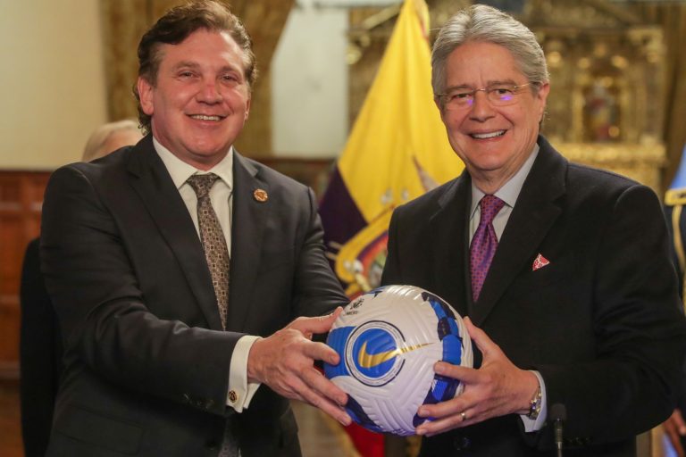 G. Lasso y A. Domínguez ultiman detalles para la final de la Libertadores