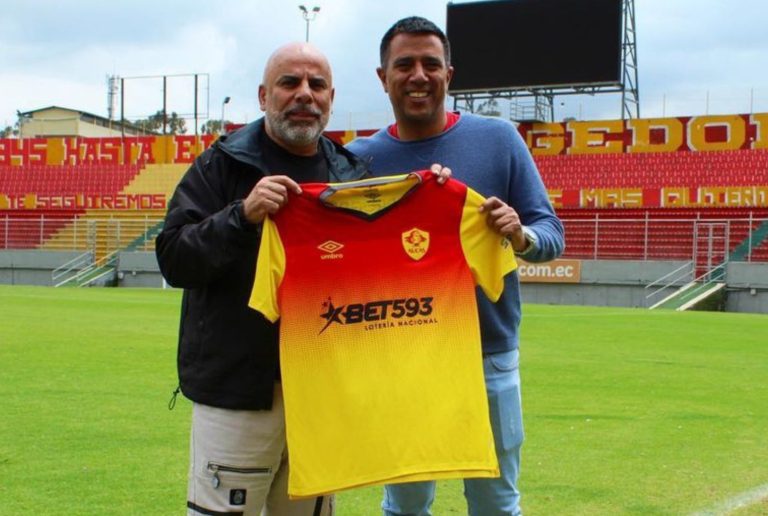 (FOTOS) ‘Chicho’ Serna visitó la sede de Aucas