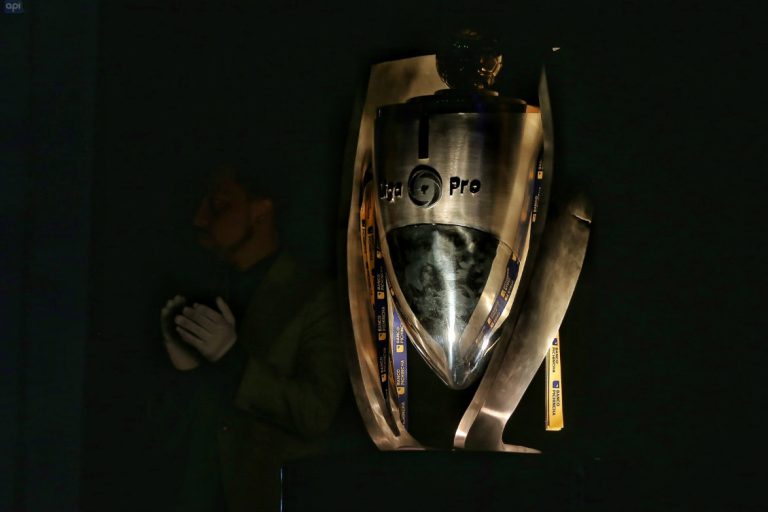 (FOTO) YA ESTÁ AQUÍ: El trofeo de la LigaPro Betcris llegó desde Europa