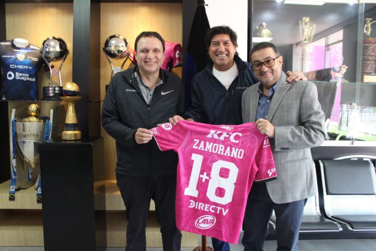 Zamorano recibió la camiseta ‘1+8’ de Independiente del Valle