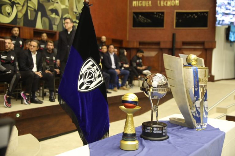 (FOTOS) Homenajearon a IDV en la Asamblea Nacional