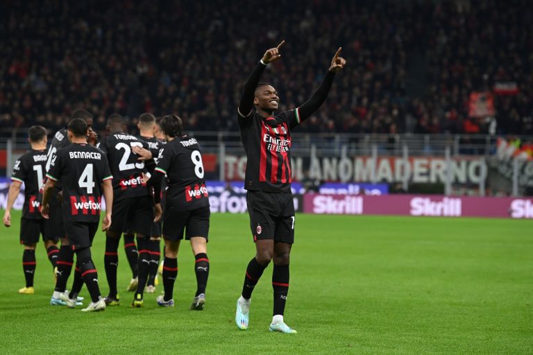 (VIDEO) El Milan respira gracias a un autogol de la Fiorentina