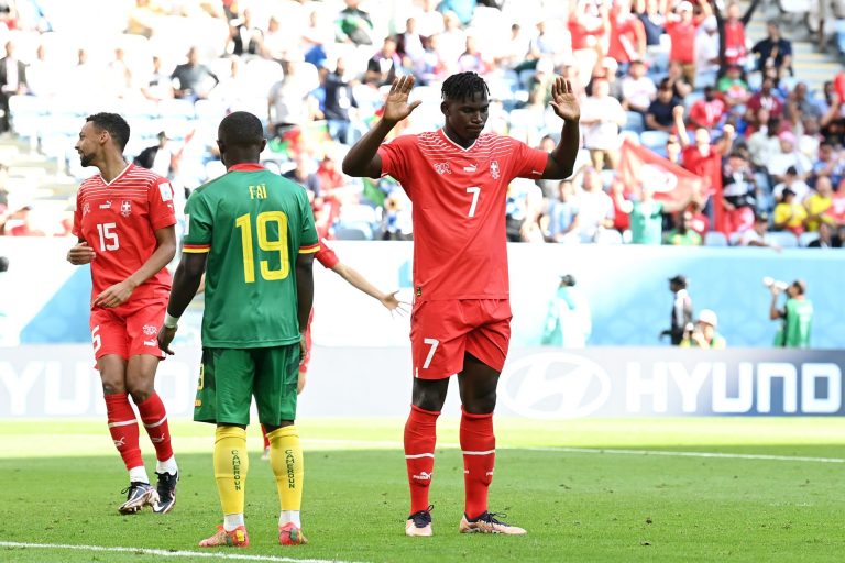 (VIDEO) POR LA MÍNIMA: Suiza superó a Camerún