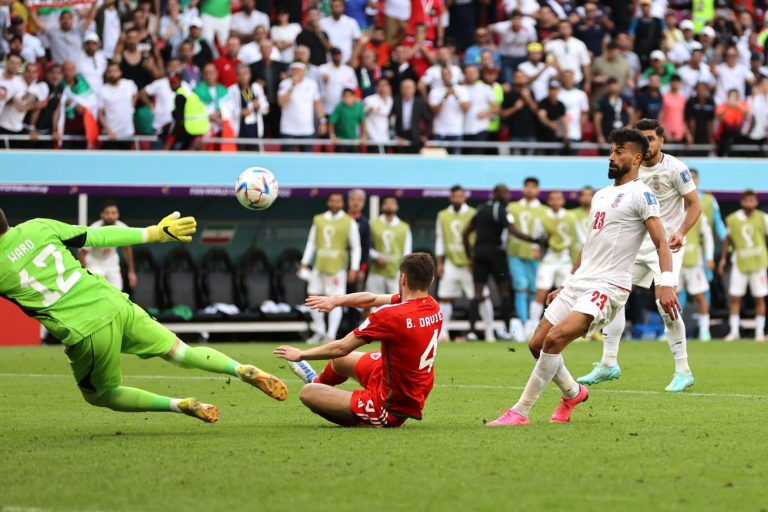 (VIDEO) SUEÑAN CON LOS OCTAVOS: Victoria agónica de Irán ante Gales