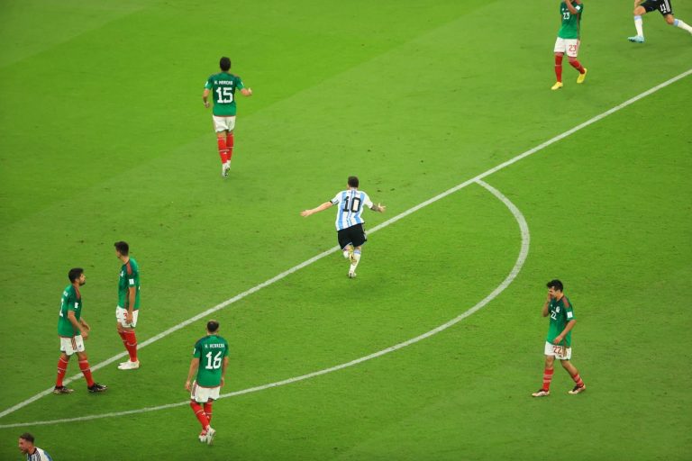 (VIDEO) CON DOS GOLAZOS: Argentina se recupera y derrotó a México