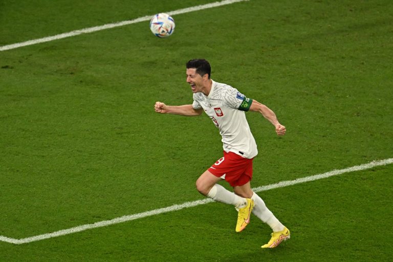 (VIDEO) Lewandowski le da el triunfo a Polonia sobre Arabia Saudita