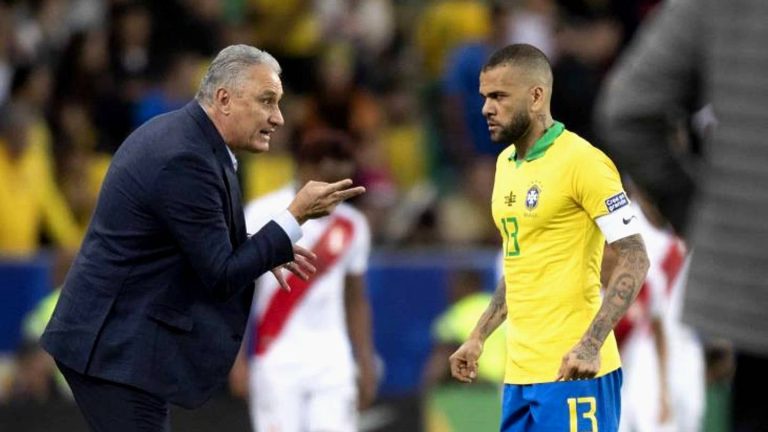 Tite justificó la sorpresiva convocatoria de Dani Alves al Mundial