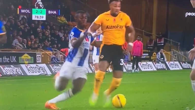 (VIDEO) El gran cierre de Moisés Caicedo ante Adama Traoré