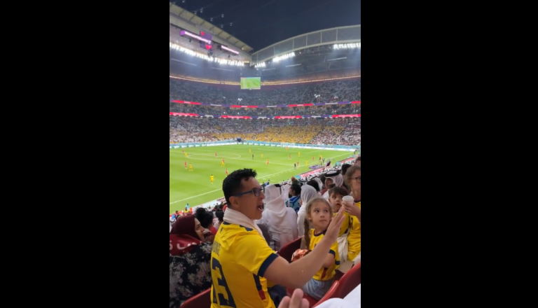 (VIDEO) El picante cruce entre un hincha de Ecuador y los fanáticos de Qatar