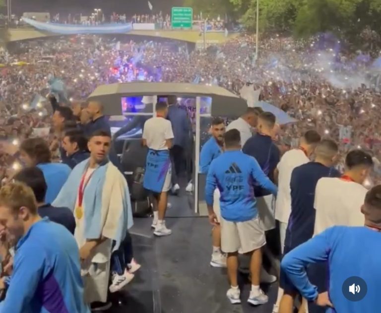 (VIDEO) LOCURA EN ARGENTINA: ¡Los campeones del mundo ya están en casa!