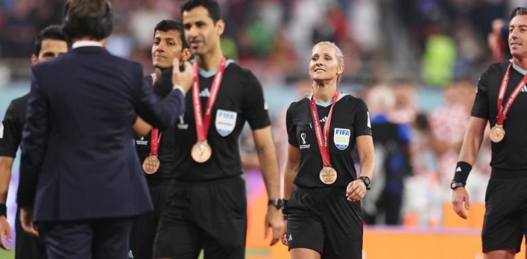 Incómodo momento en la entrega de medallas