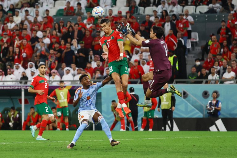 (VIDEO) PRIMER BATACAZO DE OCTAVOS: Marruecos sacó a España del Mundial