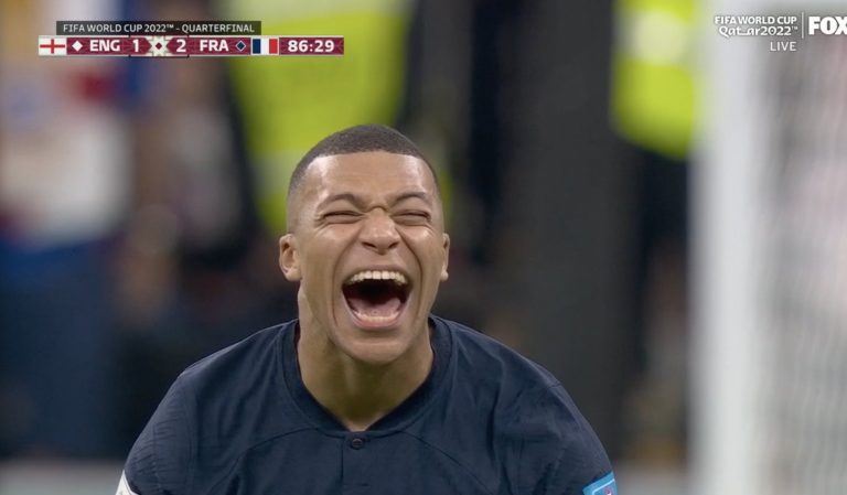 (VIDEO) La reacción de Mbappé tras el penal errado por Harry Kane