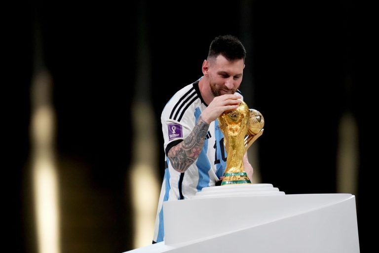 (VIDEO) LA FOTO DEL AÑO: ¡Messi besando la copa!
