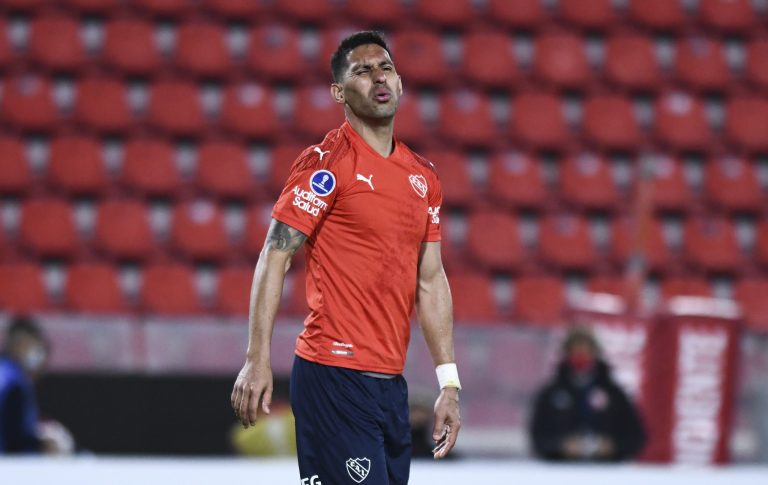 Experimentado zaguero argentino, en la mira del Aucas
