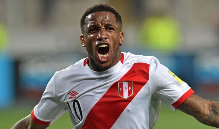 Jefferson Farfán anunció su retiro del fútbol