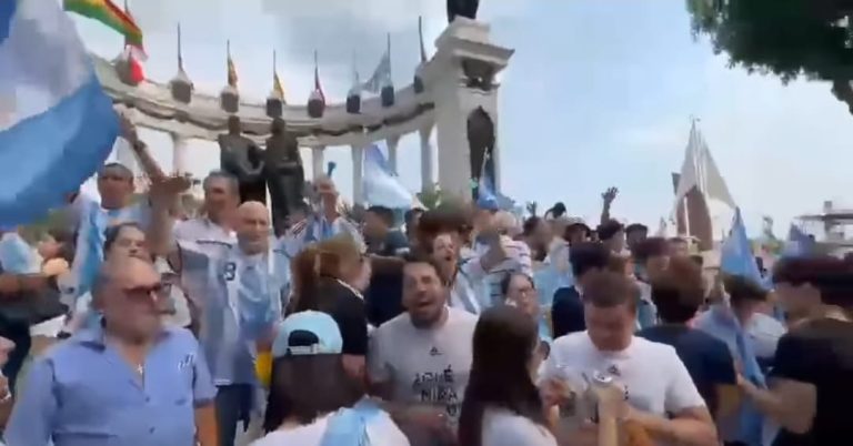 (VIDEO) Seguidores de Argentina se tomaron el Malecón de Guayaquil