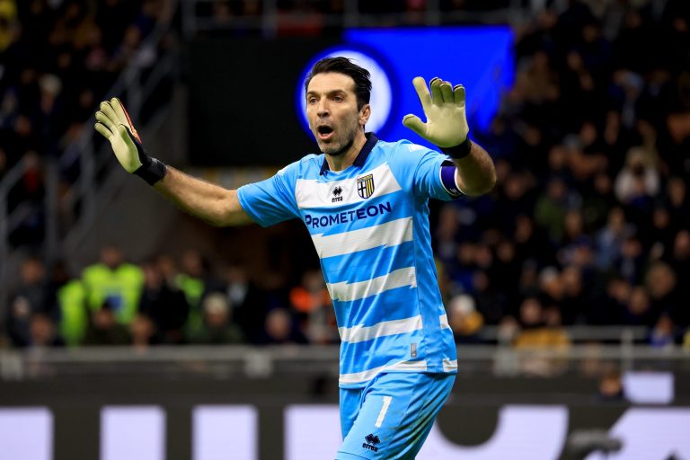 (VIDEO) Y EN 18 DÍAS CUMPLE 45 AÑOS: La gran atajada de Buffon que da la vuelta al mundo