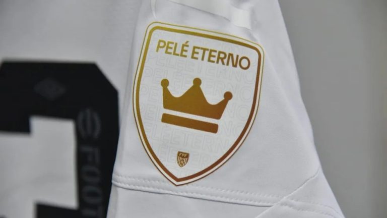(FOTOS) La camiseta del Santos en homenaje a Pelé