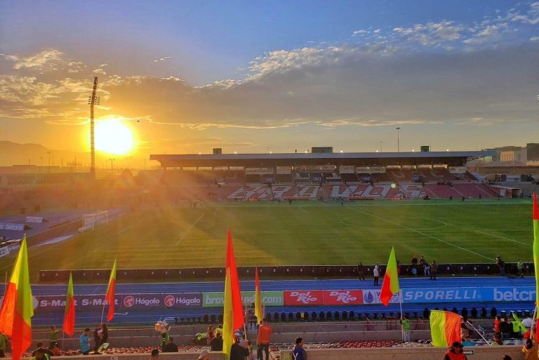 Reportan aparición de un ovni en pleno partido de la Liga MX