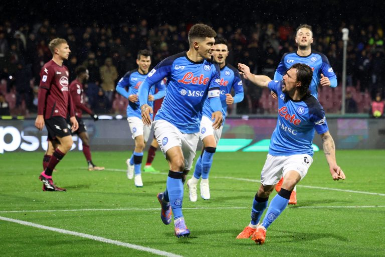 (VIDEO) INTRATABLES: Napoli volvió a ganar y se afianza en la cima del Calcio