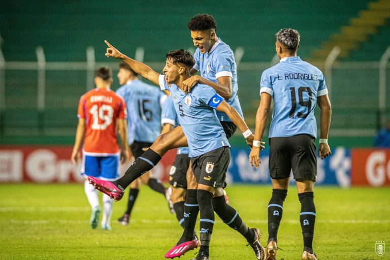 (VIDEO) EN EL GRUPO DE LA TRI:  Uruguay no dejó dudas en su debut y goleó a Chile