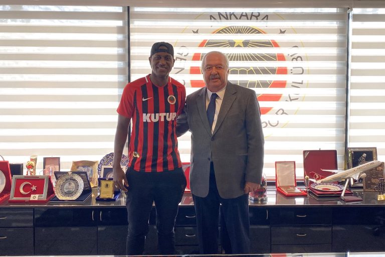 (FOTOS) Jaime Ayoví fue presentado en el Genclerbirligi SK de Turquía