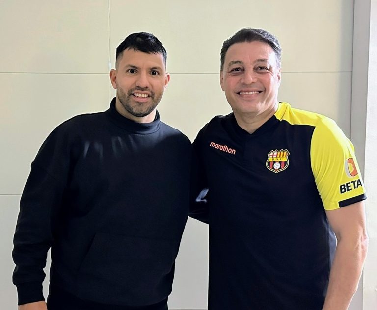 (FOTO-VIDEO) ‘Kun’ Agüero arribó a Guayaquil para la ‘Noche Amarilla’