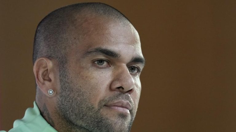 Fiscalía pidió mantener en prisión a Dani Alves