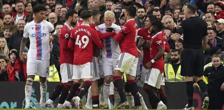 Manchester United y Crystal Palace, sancionados