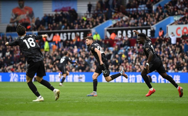 (VIDEO) QUIERE LA PREMIER LEAGUE: Victoria agónica del Arsenal ante el Aston Villa