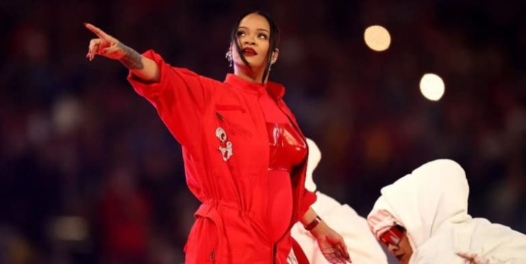 #NTF (VIDEO) Rihanna brilló en el show de medio tiempo del Super Bowl 2023