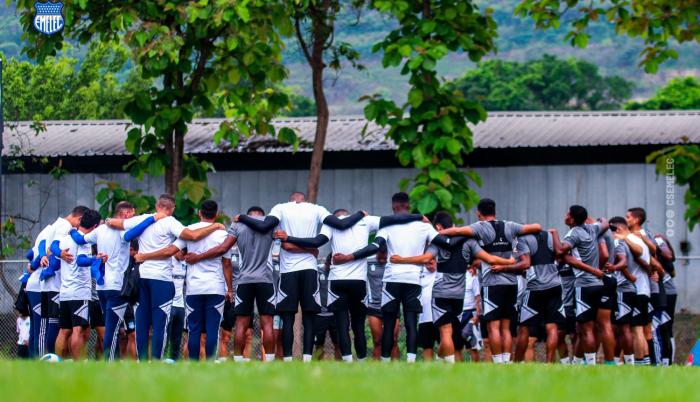 (VIDEO) Problema en Emelec: Rondelli mandó a un delantero a entrenar con la Sub-19