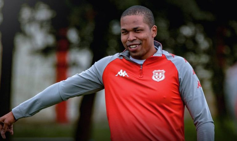 Edson Montaño no duró ni un mes en T. Universitario