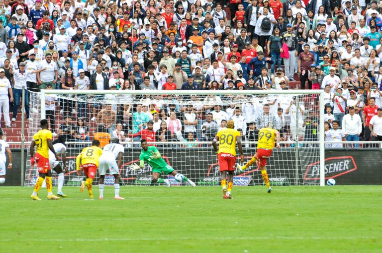 (VIDEO) Dida Domínguez, FIGURA: ¡LDU, a la final de la “Copa de Campeones”!