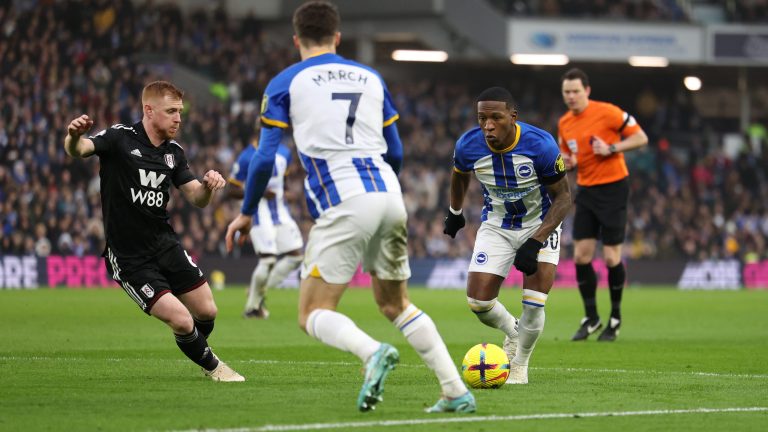 Pervis Estupiñán NO fue convocado para el duelo del Brighton en la FA Cup